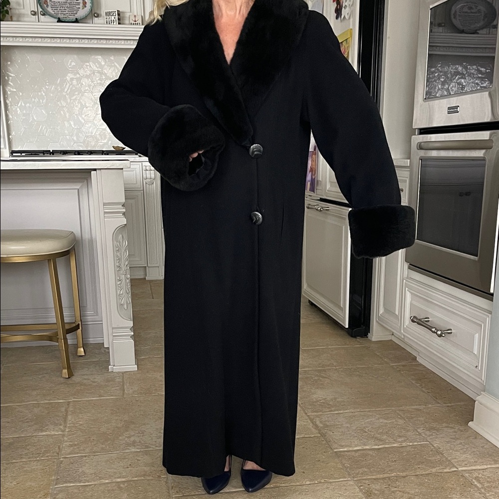 Elegant Black Long Coat with Fur Trim